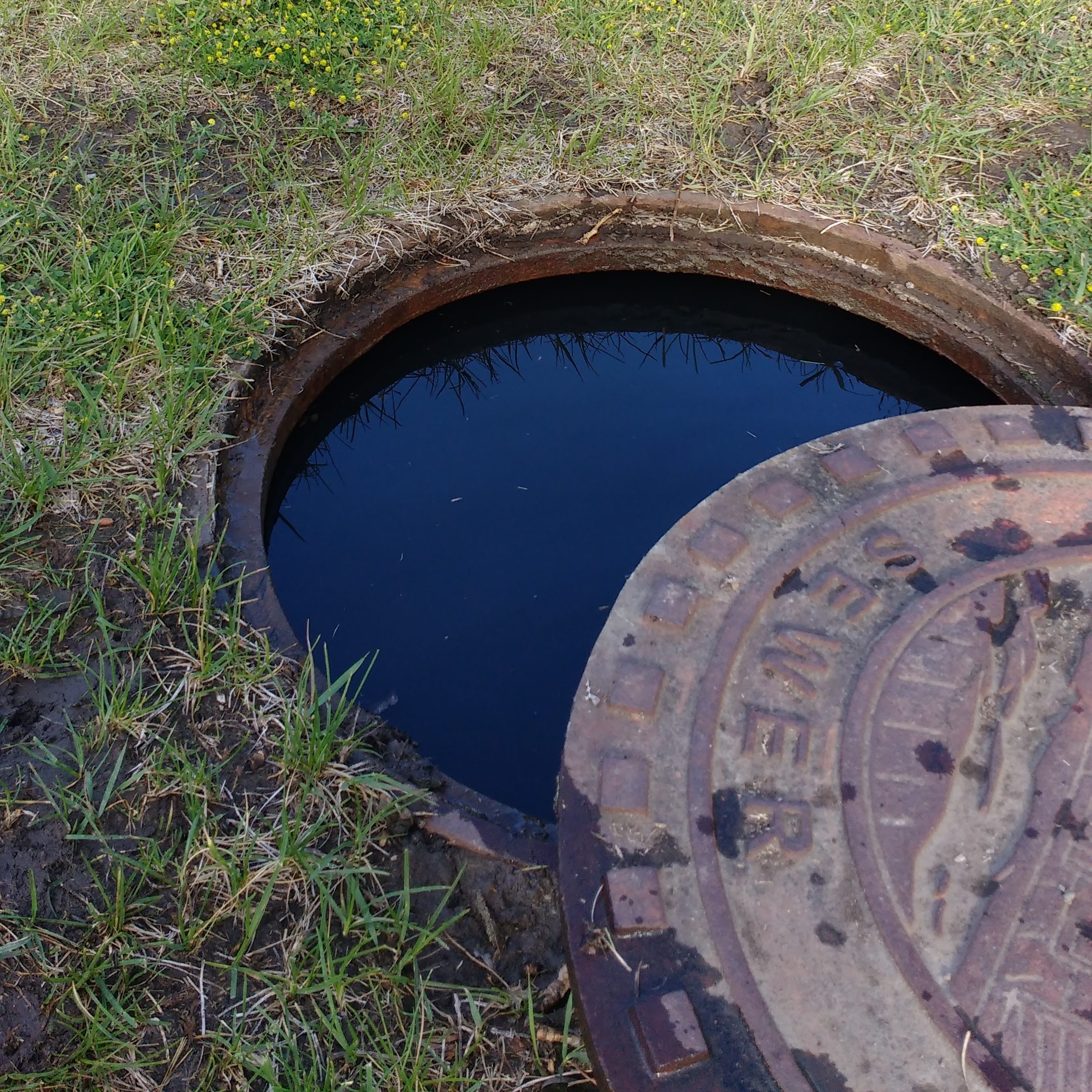 manhole-overflow-an-early-warning-sign-of-a-sewer-backup-revive-pipe